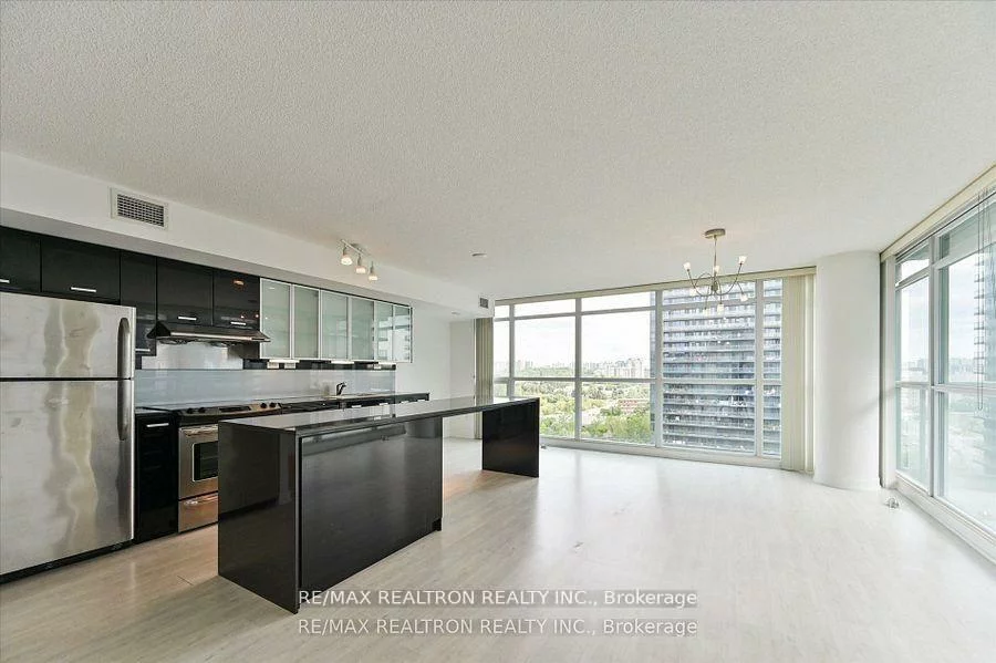 15, Singer, Bayview Village, Toronto