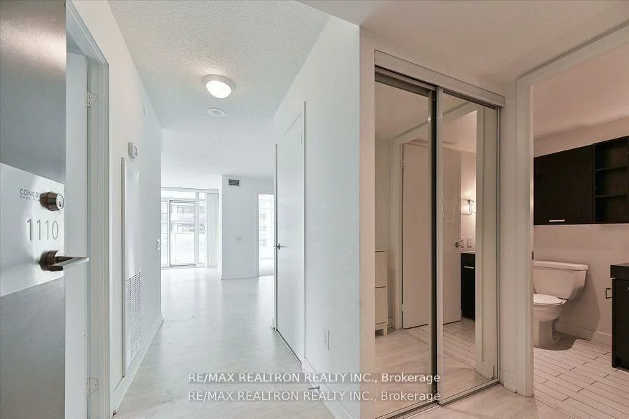 15, Singer, Bayview Village, Toronto