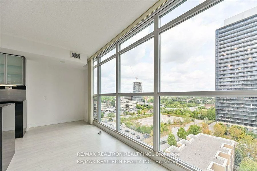 15, Singer, Bayview Village, Toronto