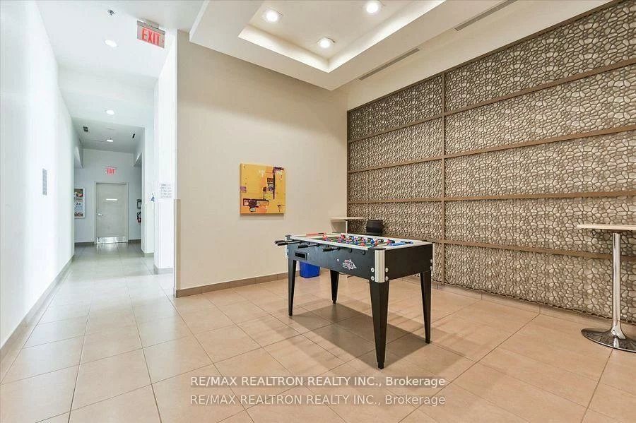 15, Singer, Bayview Village, Toronto