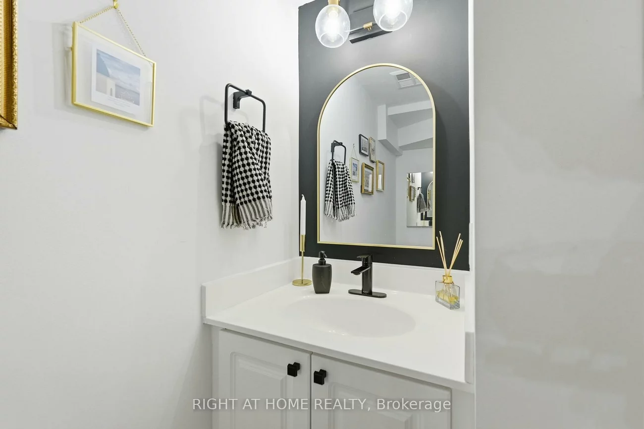 5, Everson, Willowdale East, Toronto