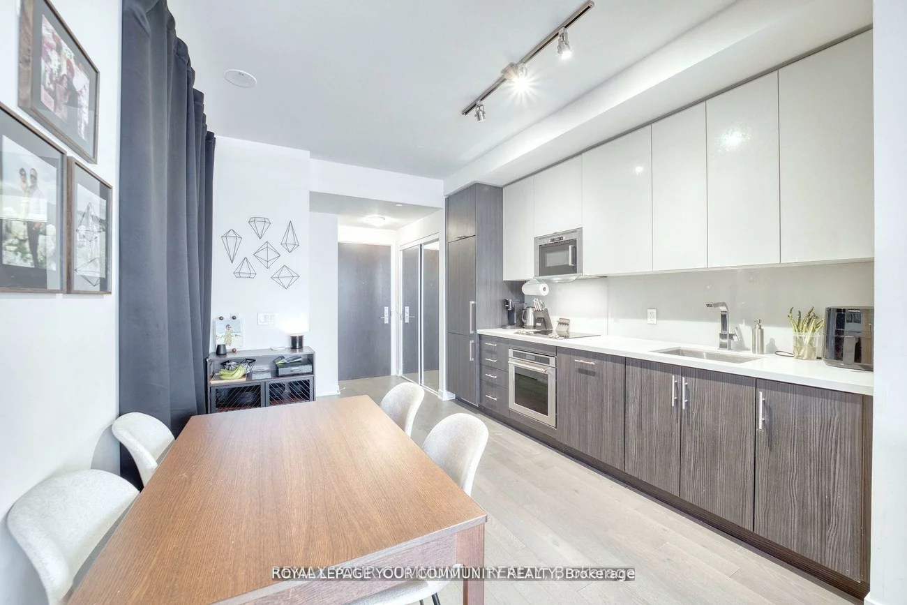 330, Richmond, Waterfront Communities C1, Toronto
