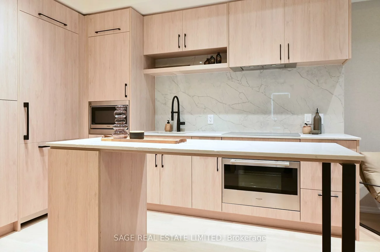 109, Erskine, Mount Pleasant West, Toronto