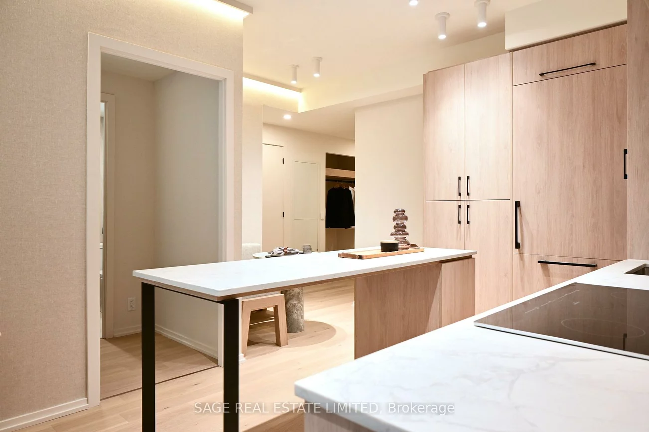 109, Erskine, Mount Pleasant West, Toronto