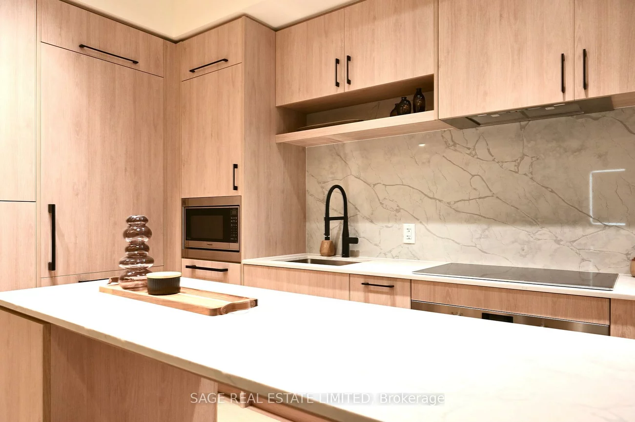 109, Erskine, Mount Pleasant West, Toronto