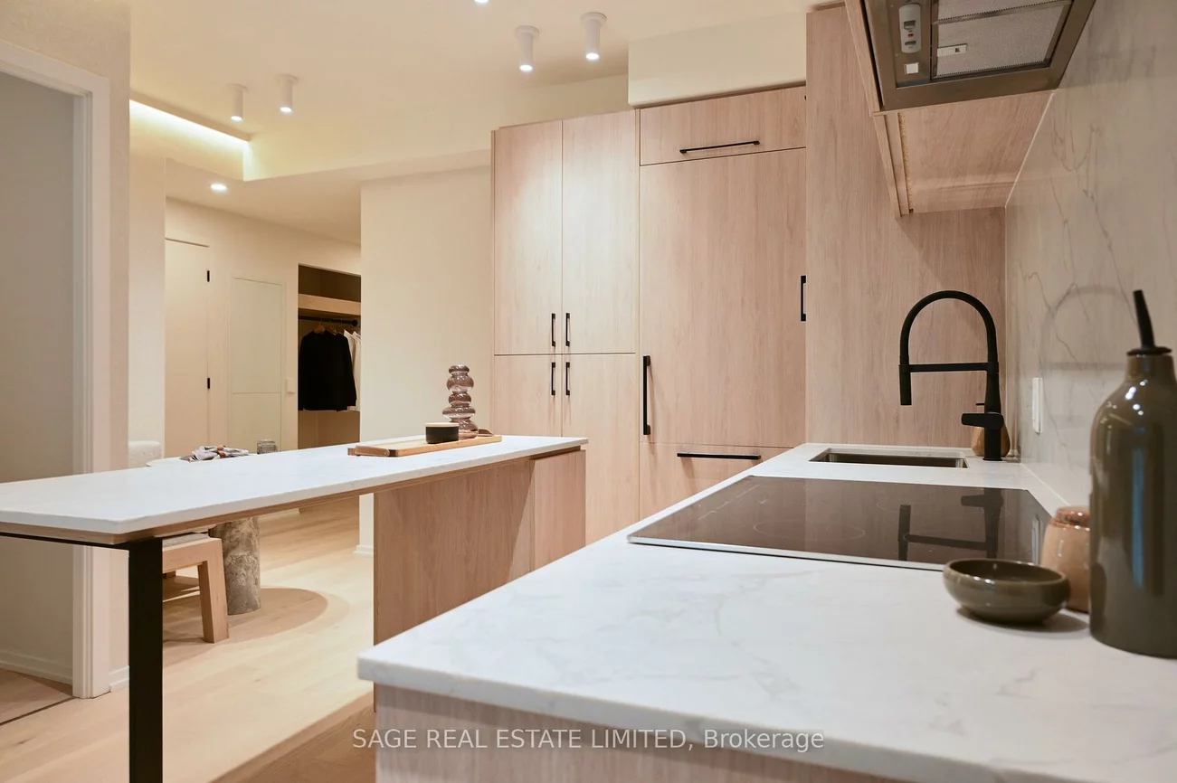 109, Erskine, Mount Pleasant West, Toronto