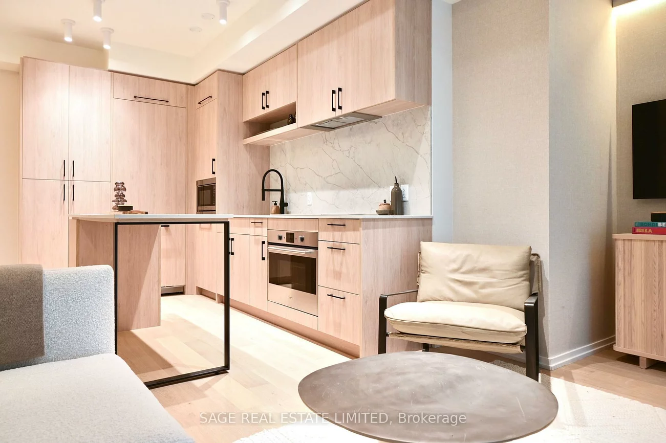 109, Erskine, Mount Pleasant West, Toronto