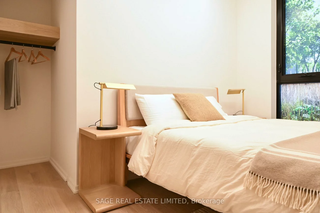 109, Erskine, Mount Pleasant West, Toronto