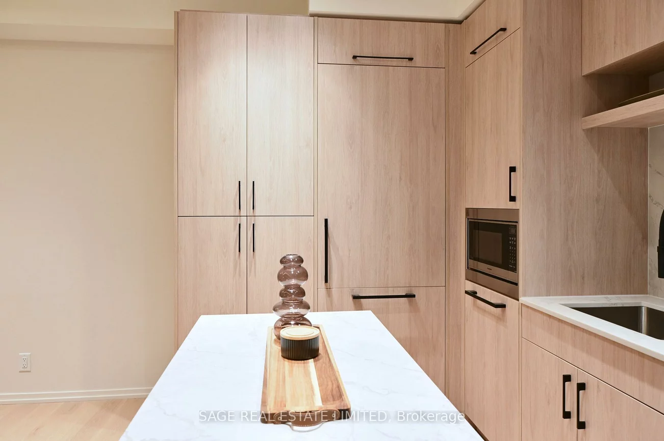 109, Erskine, Mount Pleasant West, Toronto