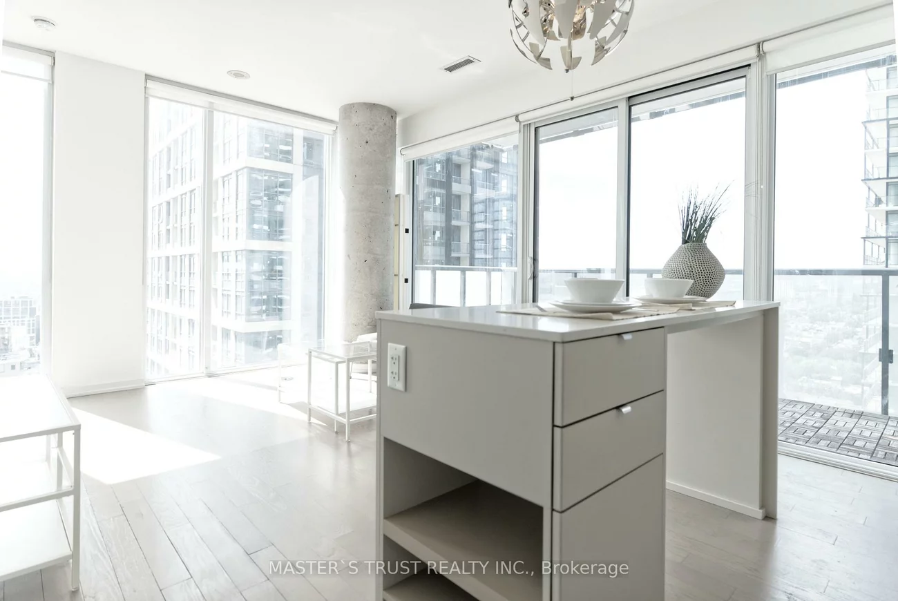 101, Peter, Waterfront Communities C1, Toronto