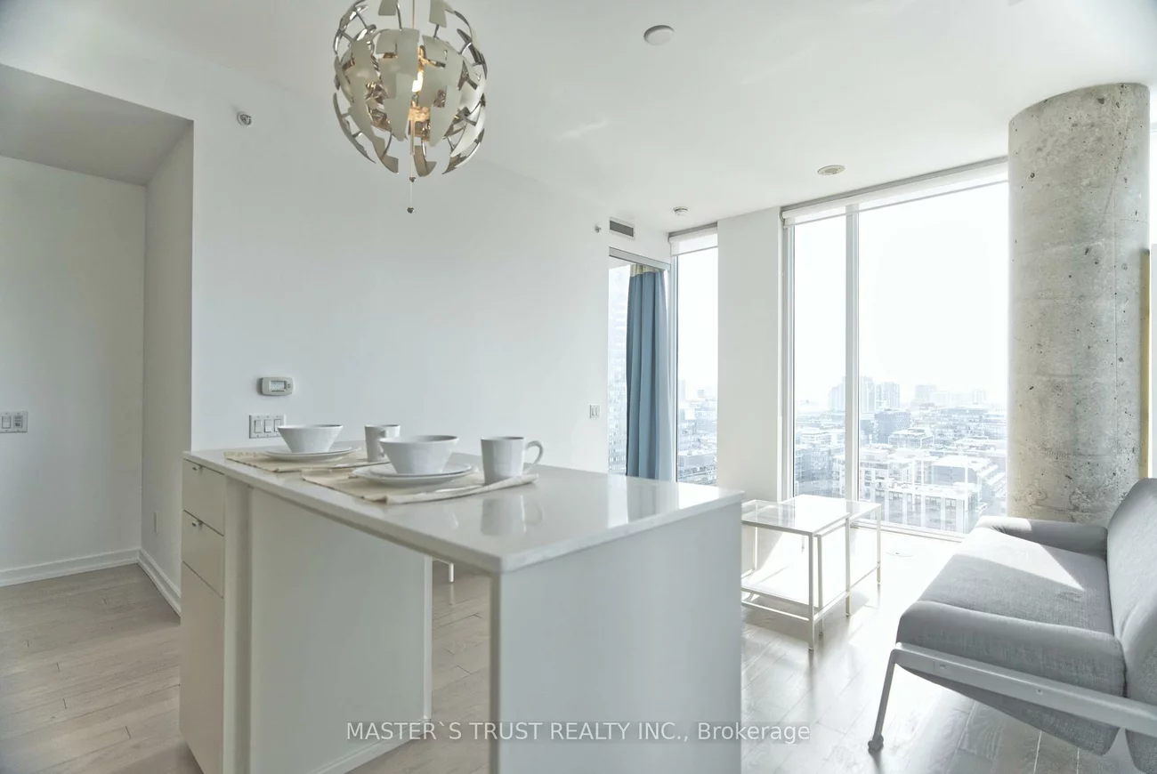 101, Peter, Waterfront Communities C1, Toronto