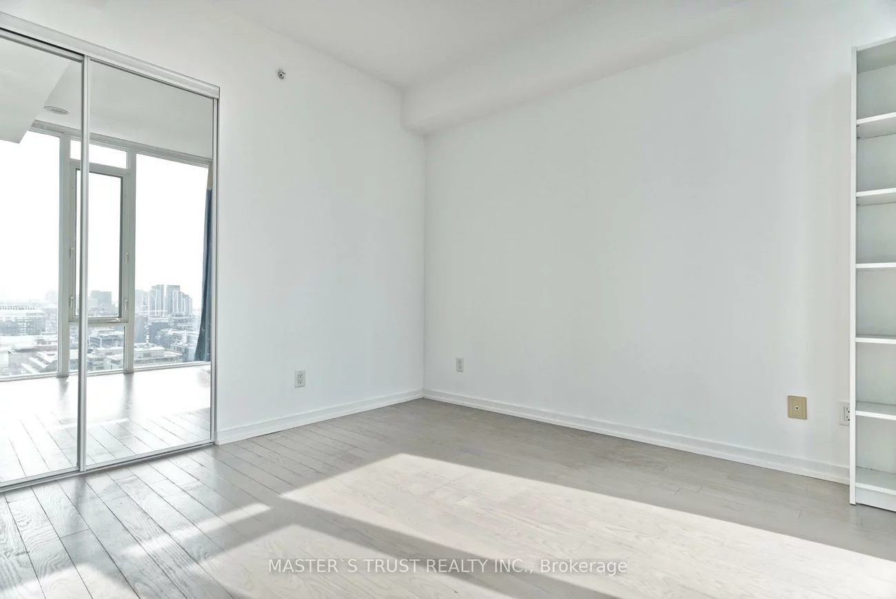 101, Peter, Waterfront Communities C1, Toronto