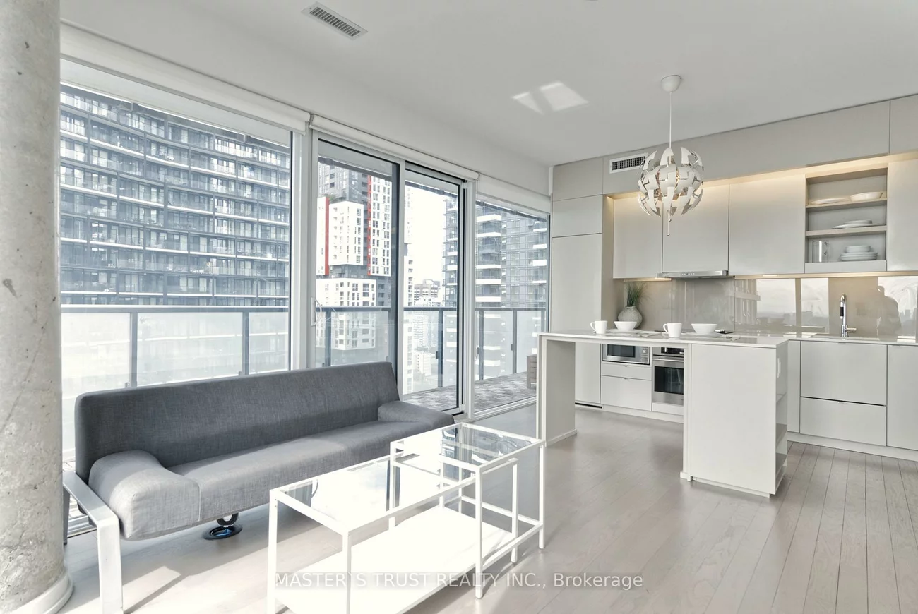 101, Peter, Waterfront Communities C1, Toronto