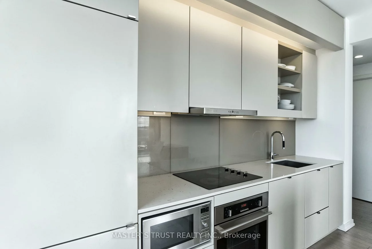 101, Peter, Waterfront Communities C1, Toronto