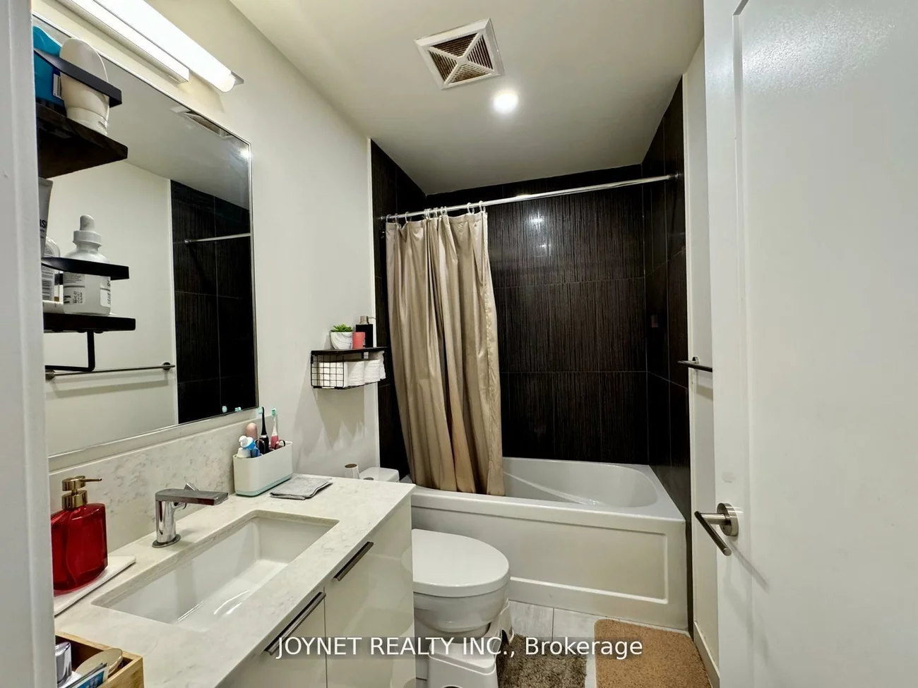 28, Freeland, Waterfront Communities C8, Toronto