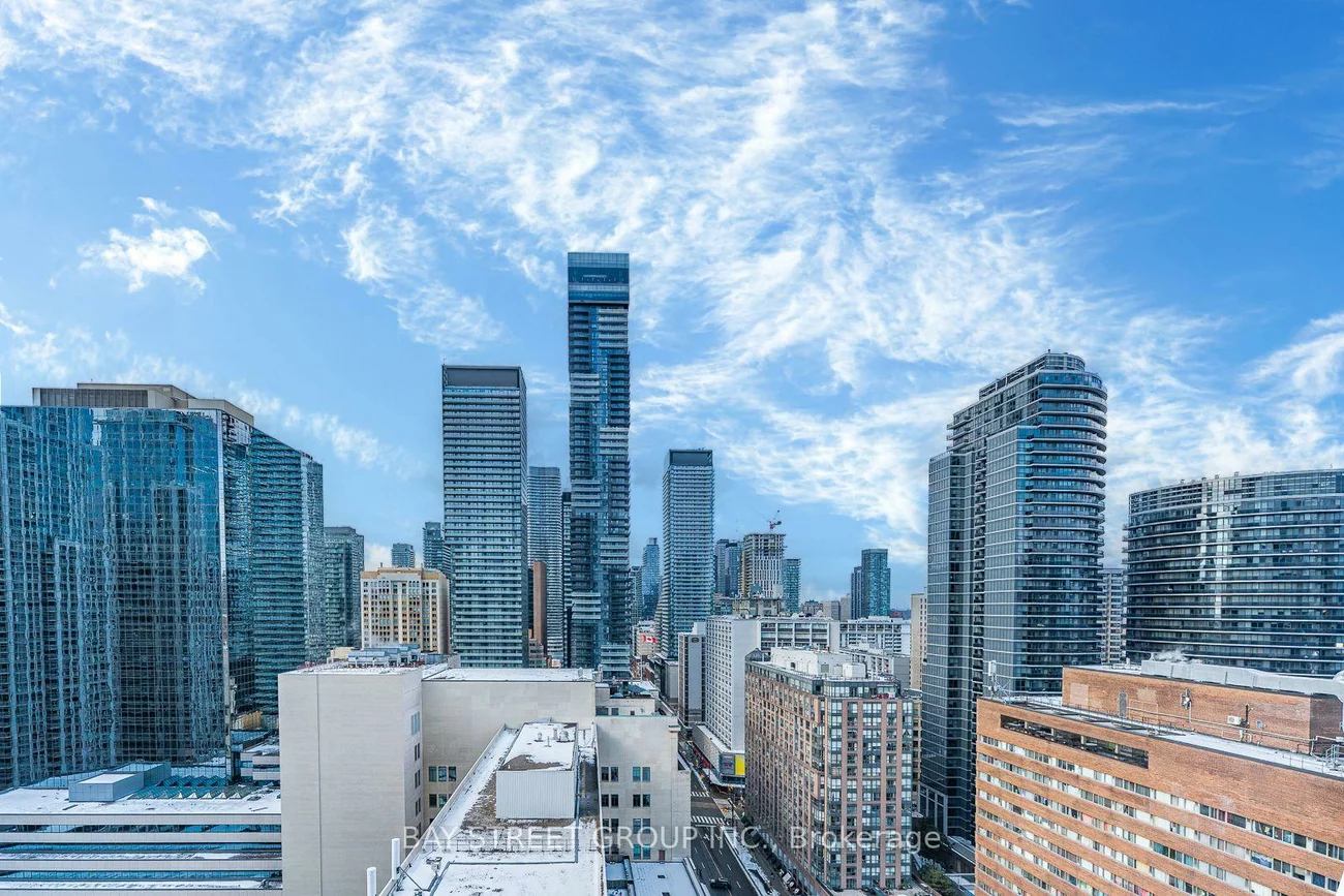 386, Yonge, Bay Street Corridor, Toronto