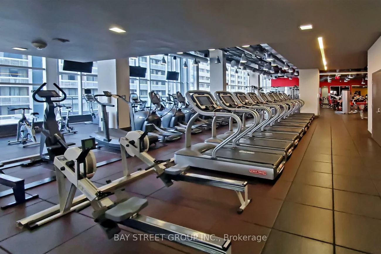 386, Yonge, Bay Street Corridor, Toronto