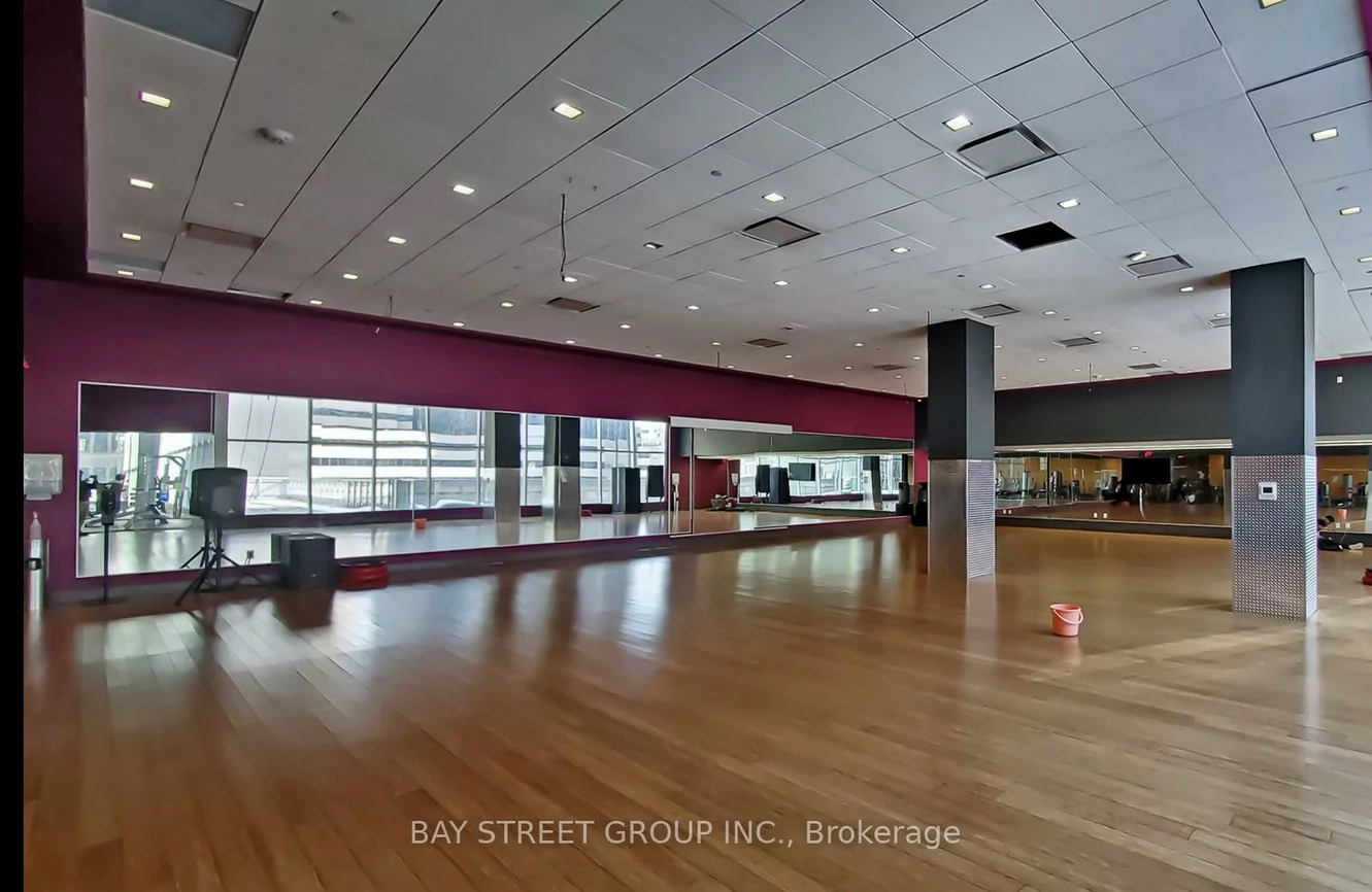 386, Yonge, Bay Street Corridor, Toronto