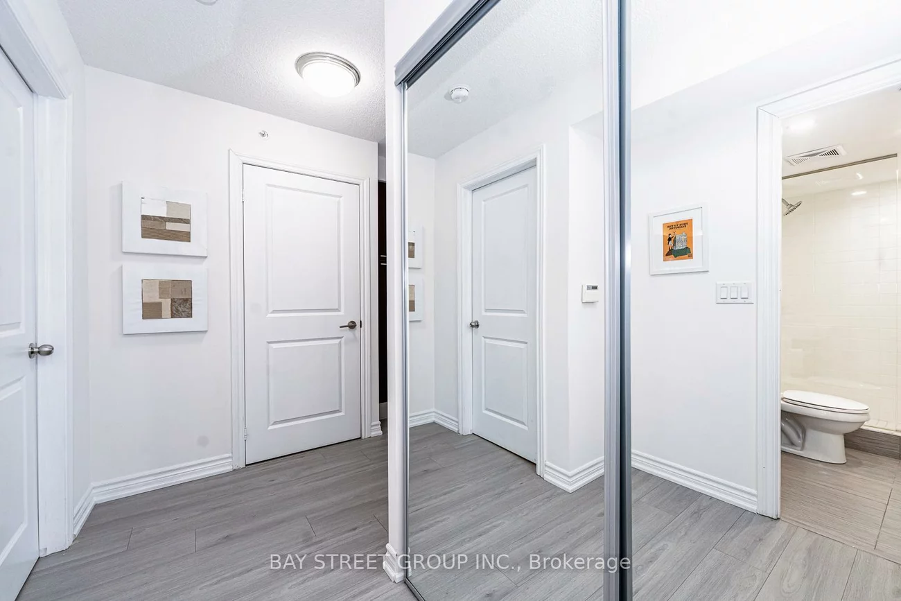 386, Yonge, Bay Street Corridor, Toronto