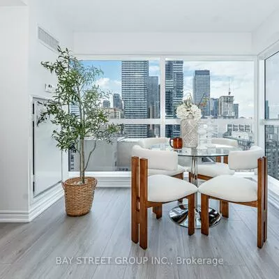 386, Yonge, Bay Street Corridor, Toronto