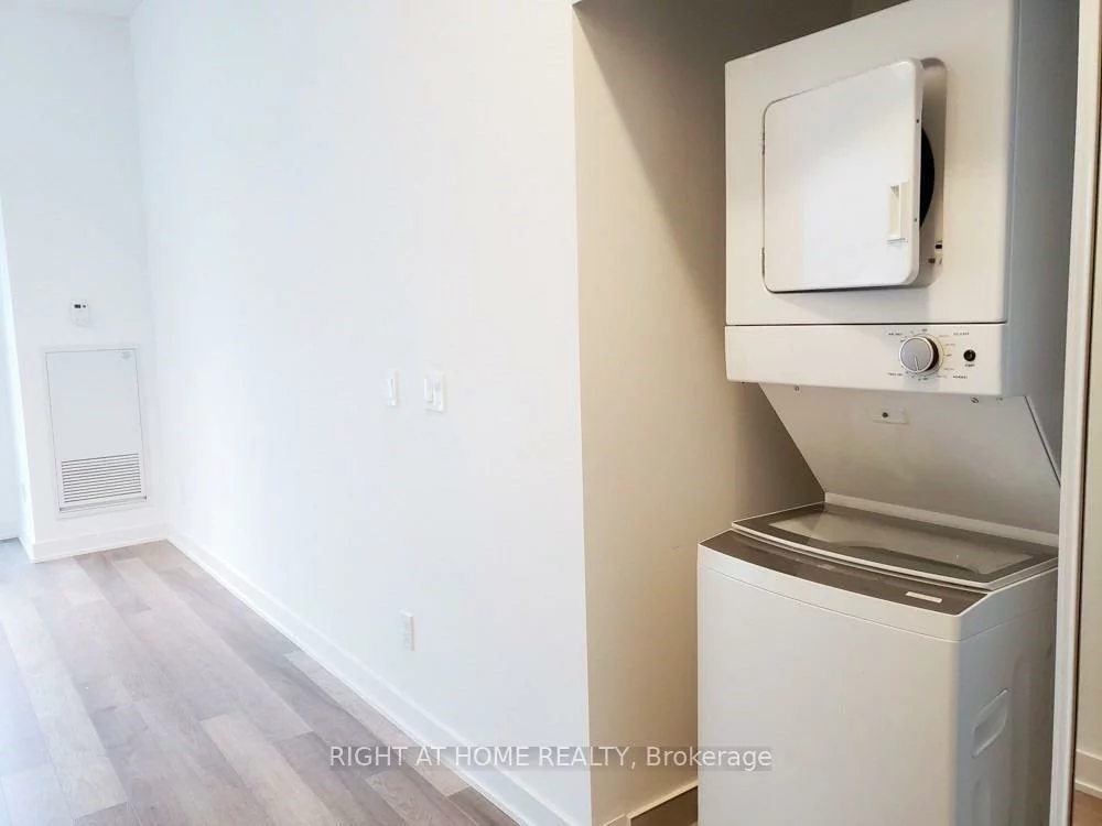 5180, Yonge, Willowdale West, Toronto