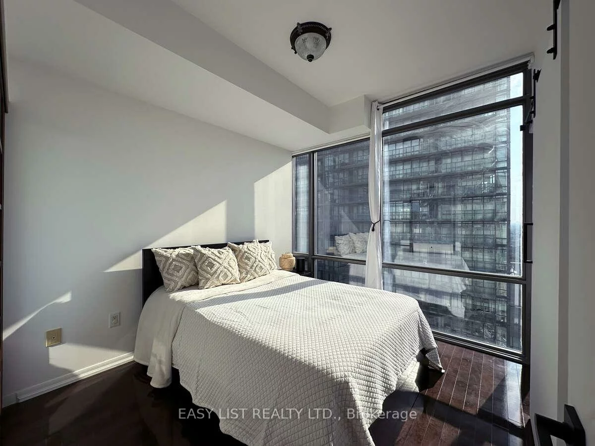 37, Grosvenor, Bay Street Corridor, Toronto