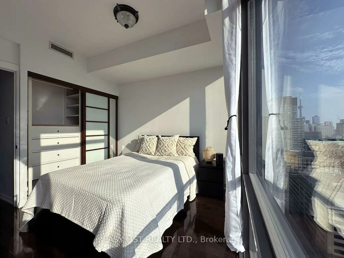 37, Grosvenor, Bay Street Corridor, Toronto