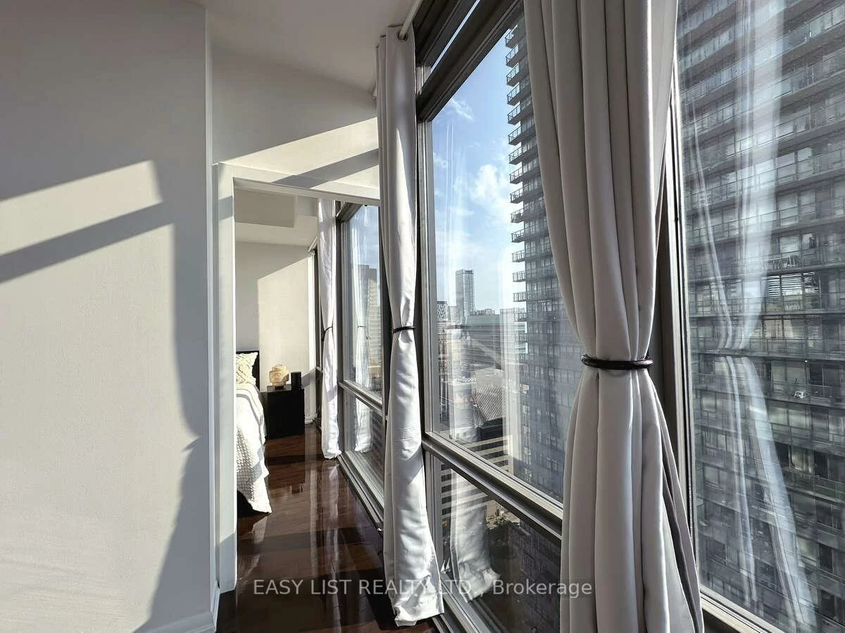 37, Grosvenor, Bay Street Corridor, Toronto