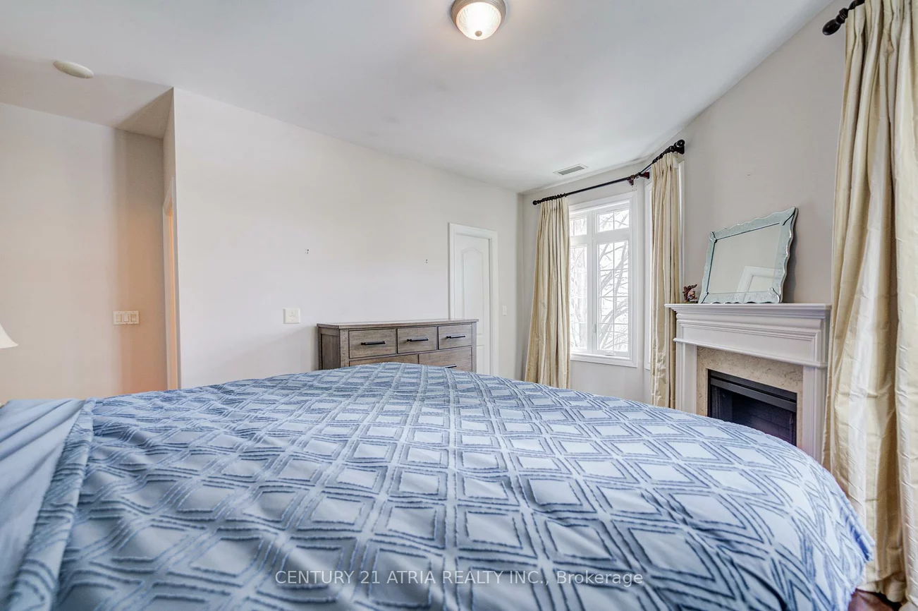 17, Barberry, Bayview Village, Toronto