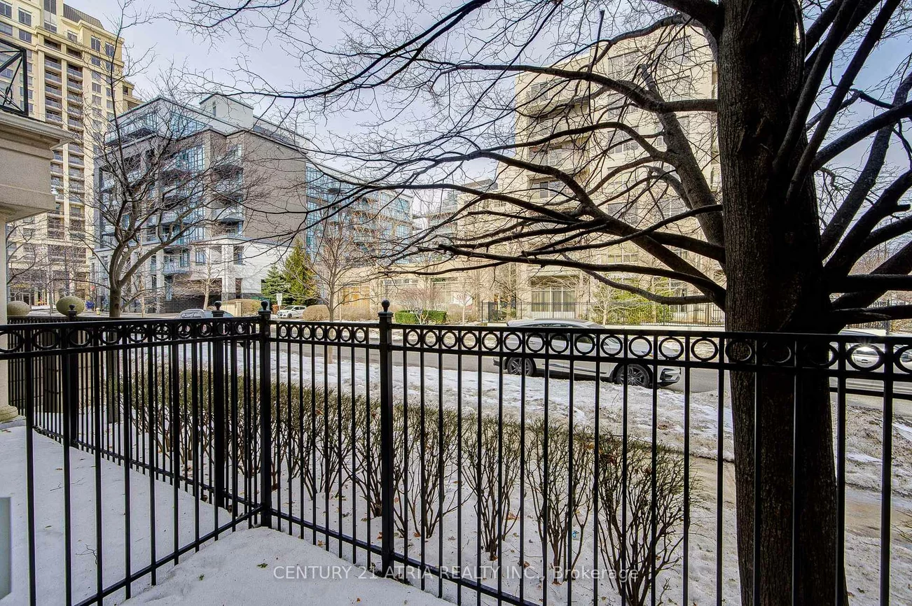 17, Barberry, Bayview Village, Toronto