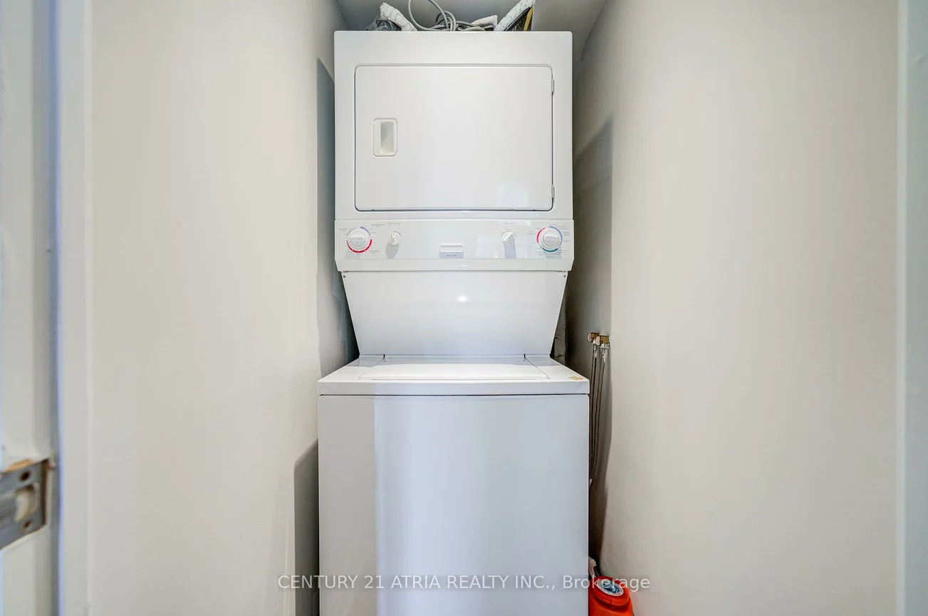 17, Barberry, Bayview Village, Toronto