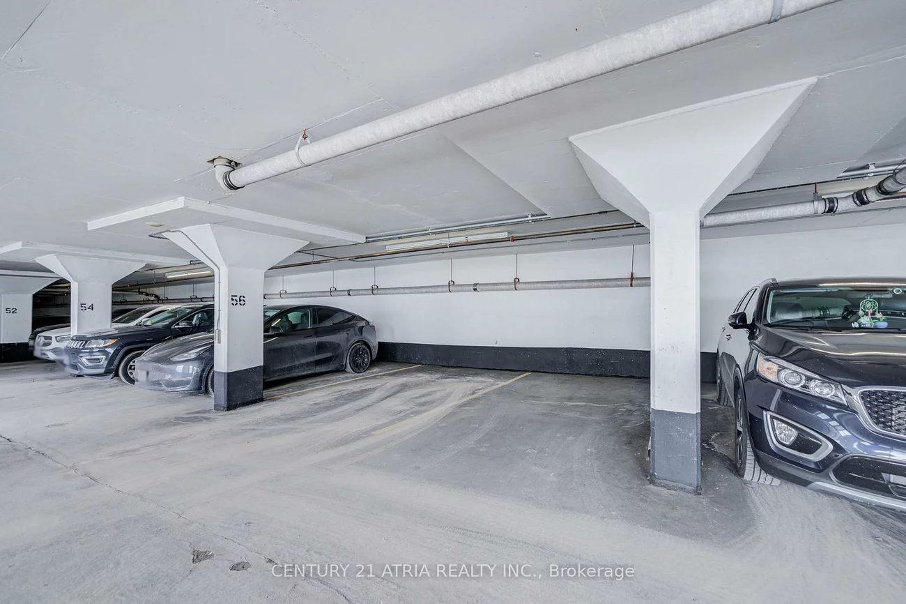 17, Barberry, Bayview Village, Toronto