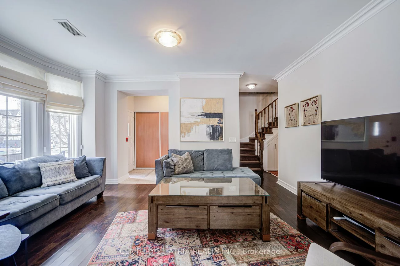 17, Barberry, Bayview Village, Toronto