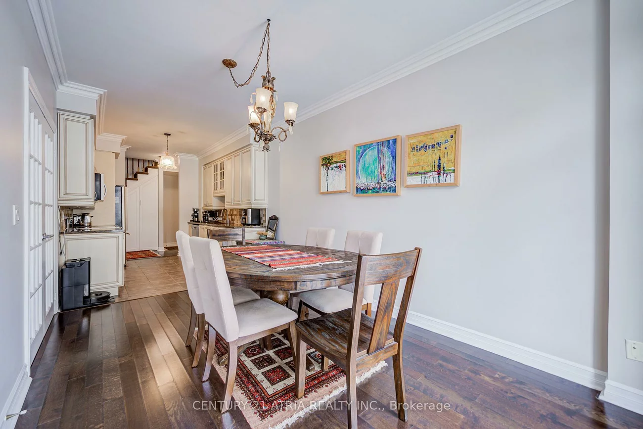 17, Barberry, Bayview Village, Toronto