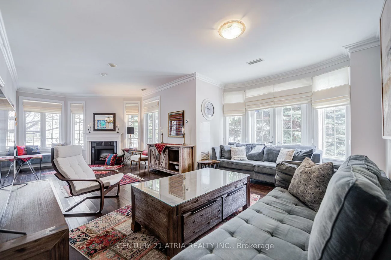 17, Barberry, Bayview Village, Toronto