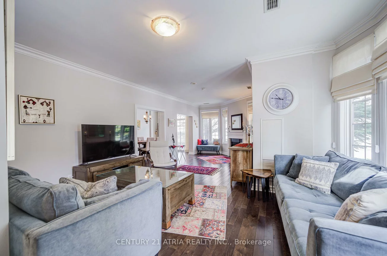 17, Barberry, Bayview Village, Toronto