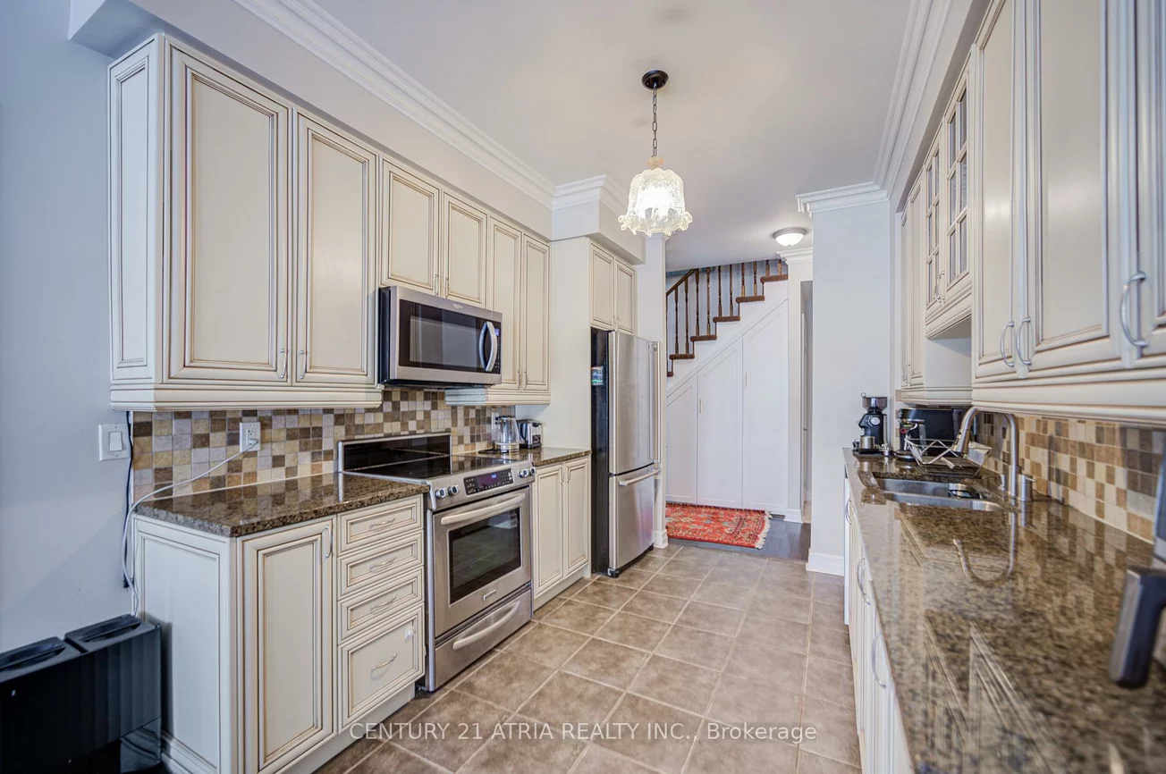 17, Barberry, Bayview Village, Toronto