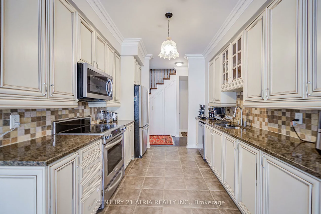 17, Barberry, Bayview Village, Toronto