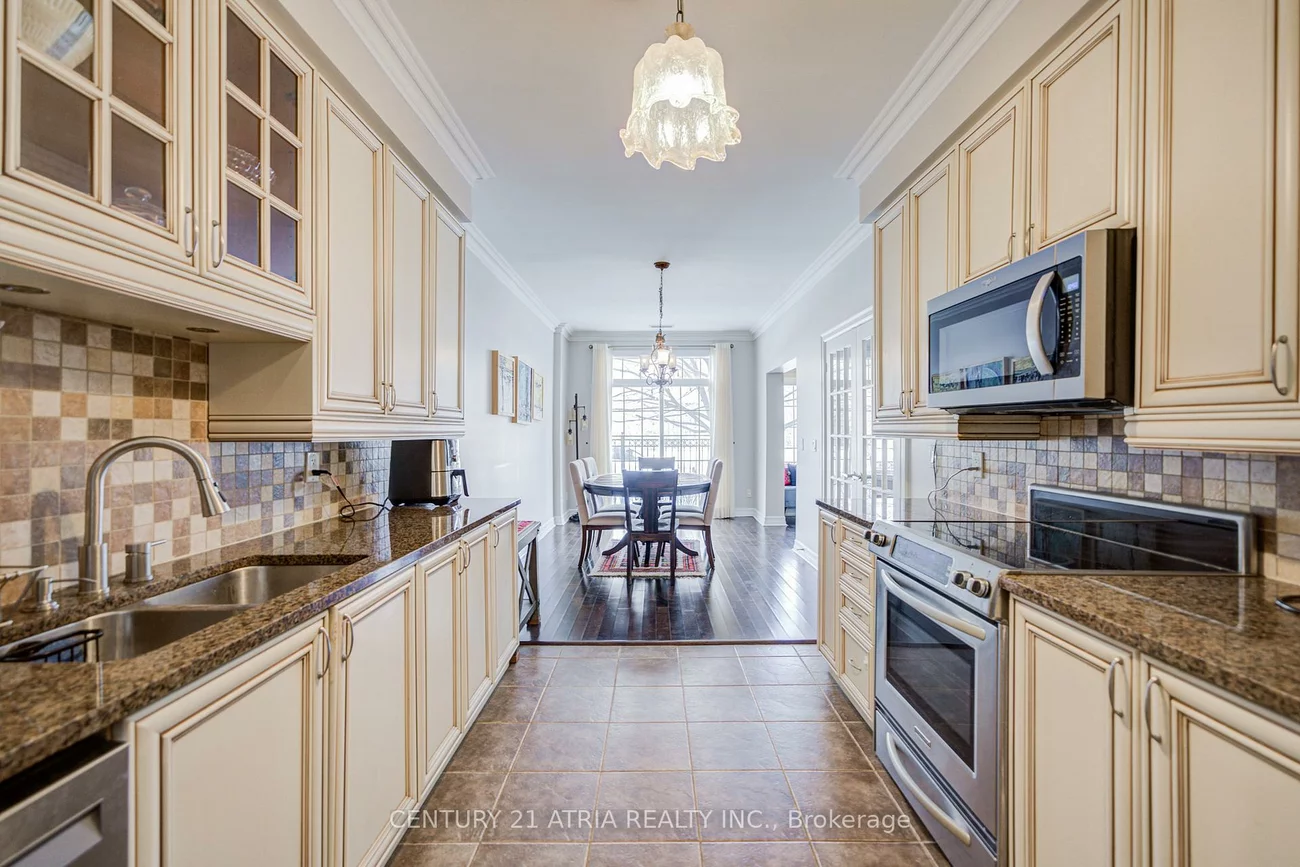 17, Barberry, Bayview Village, Toronto