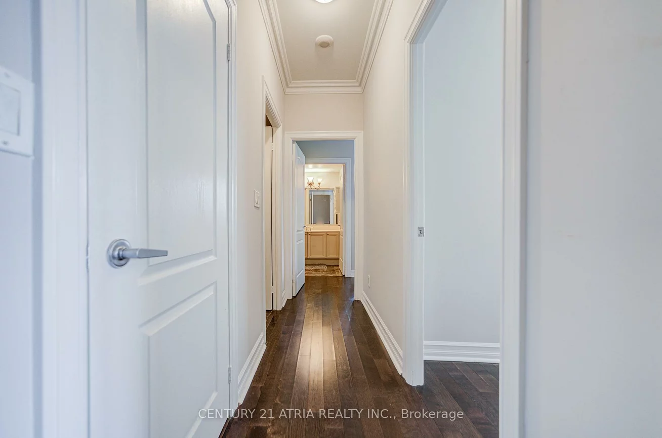 17, Barberry, Bayview Village, Toronto