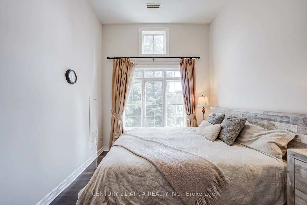 17, Barberry, Bayview Village, Toronto