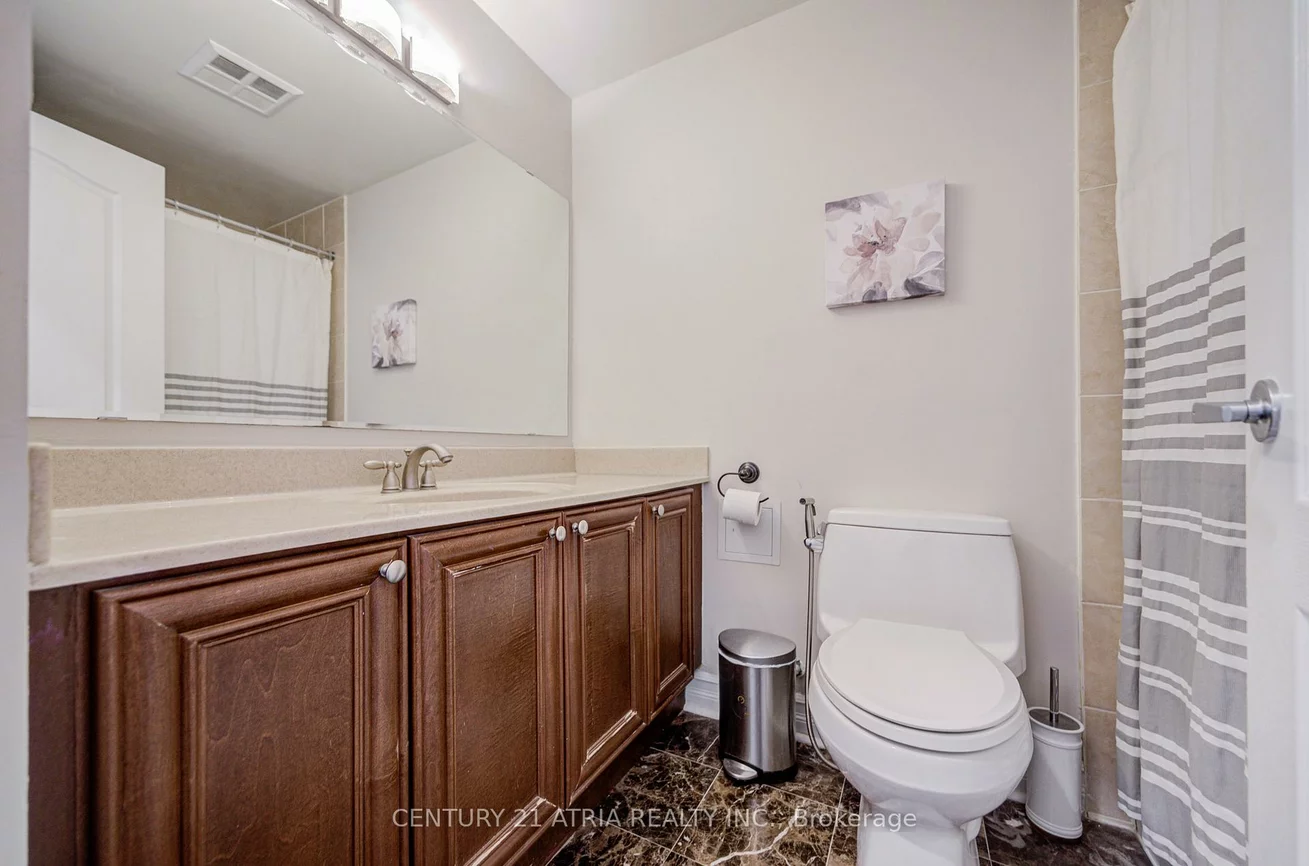 17, Barberry, Bayview Village, Toronto