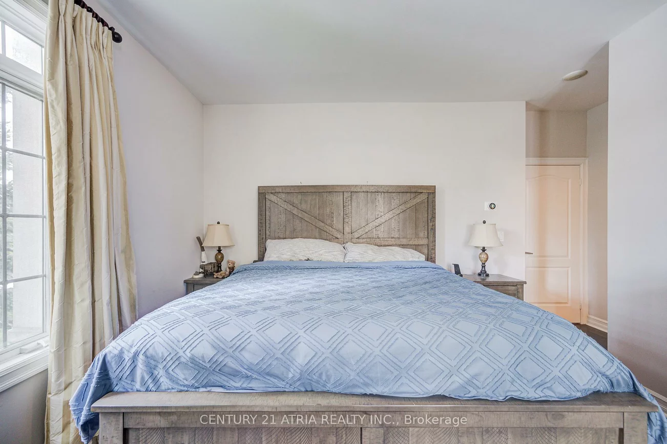 17, Barberry, Bayview Village, Toronto