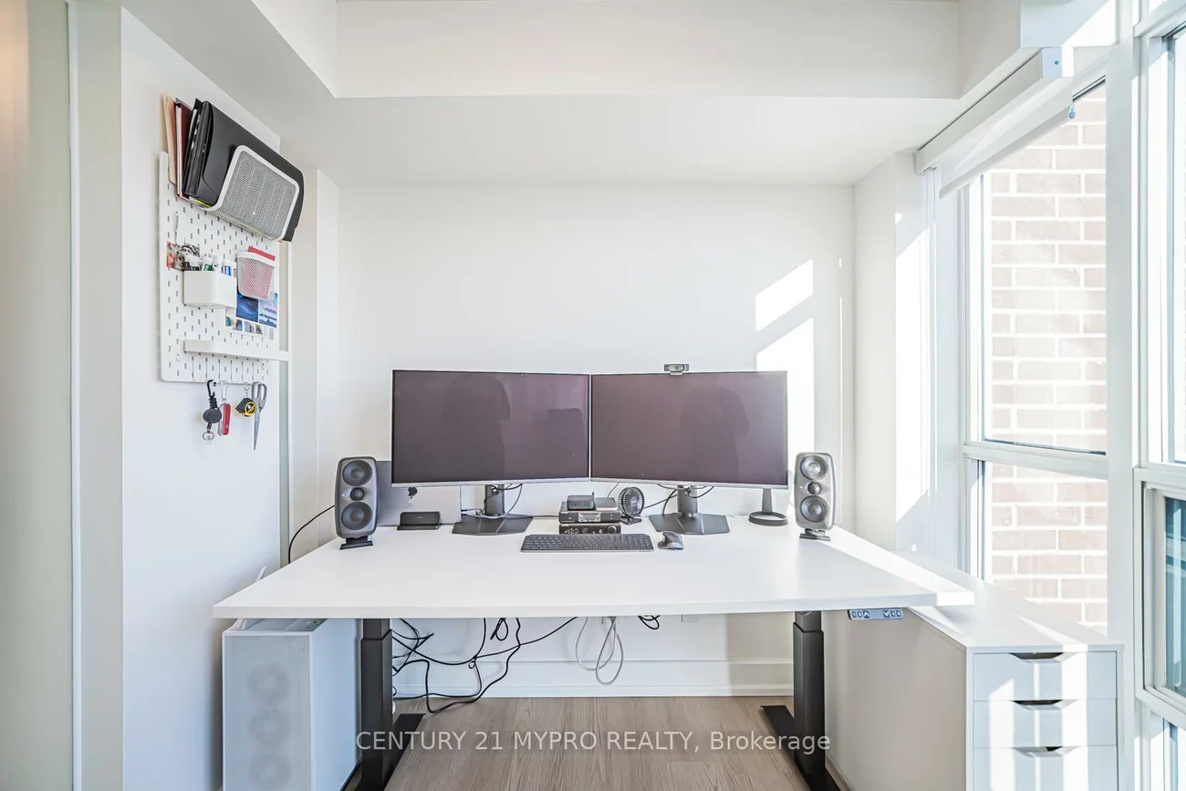 233, Beecroft, Willowdale West, Toronto