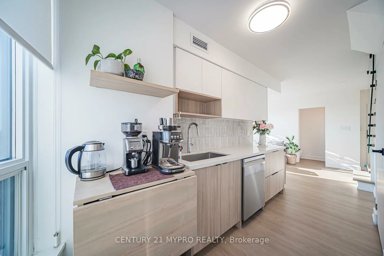 233, Beecroft, Willowdale West, Toronto