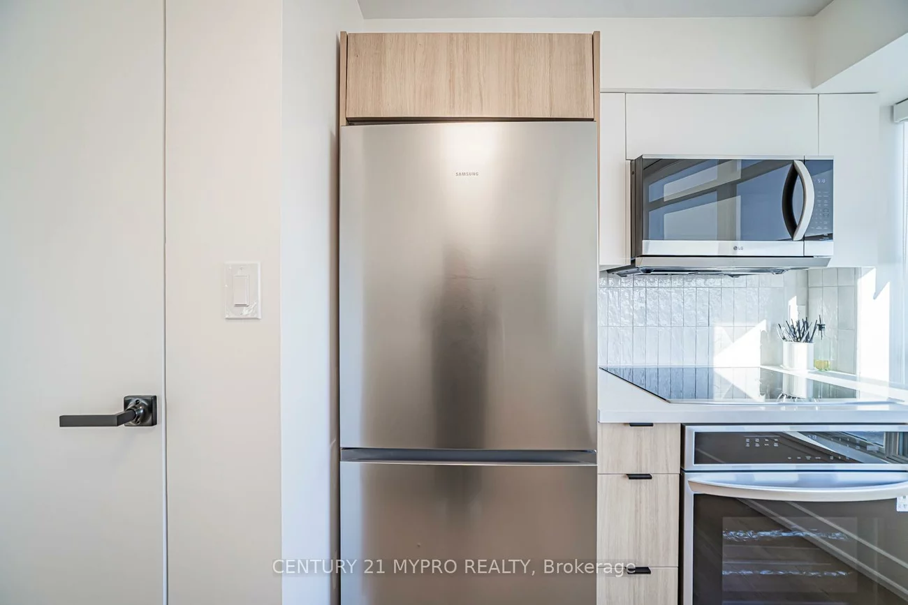 233, Beecroft, Willowdale West, Toronto