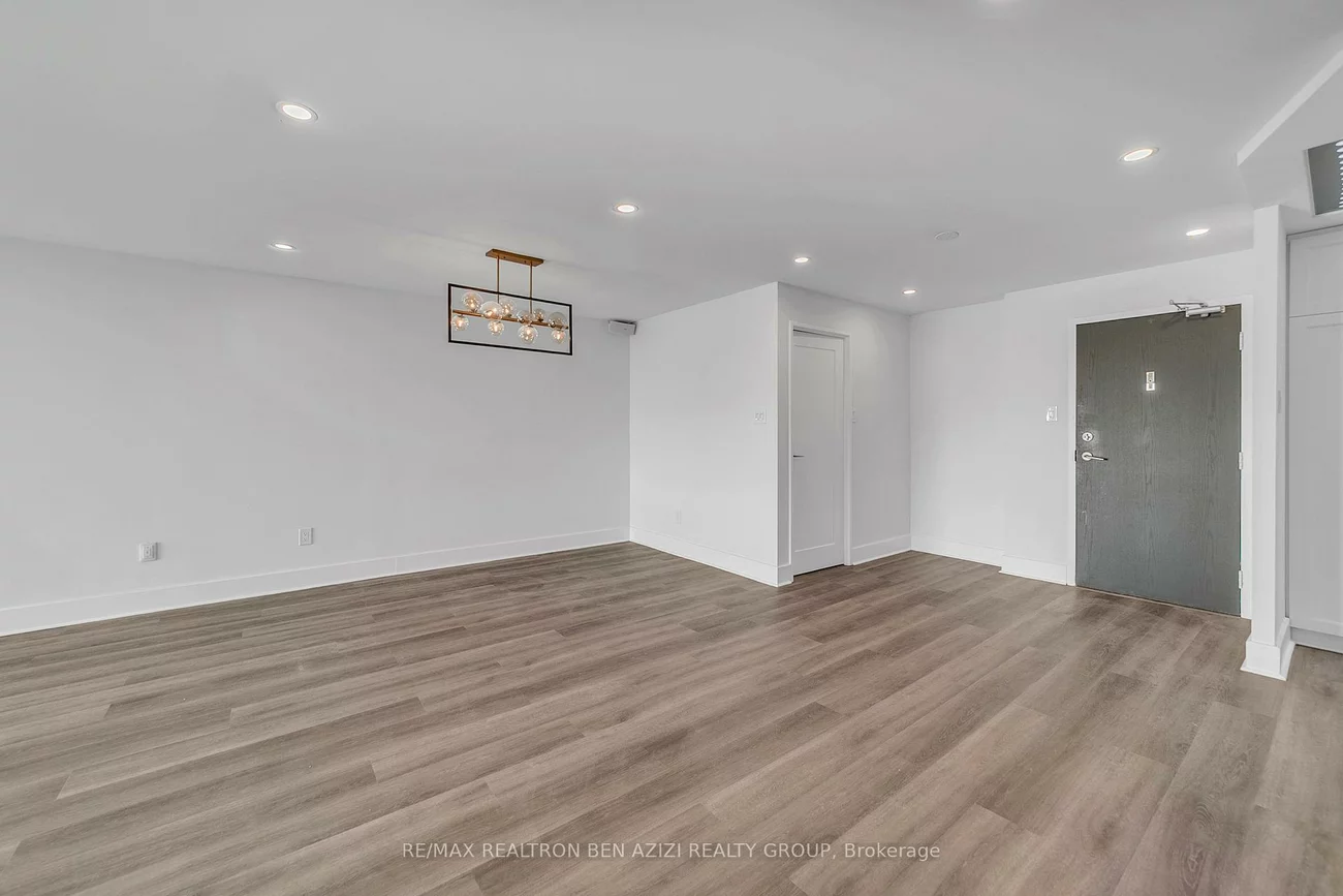 33, Elmhurst, Lansing-Westgate, Toronto