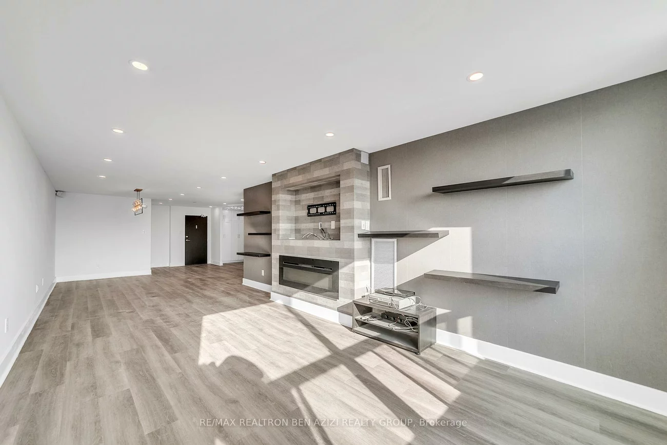 33, Elmhurst, Lansing-Westgate, Toronto