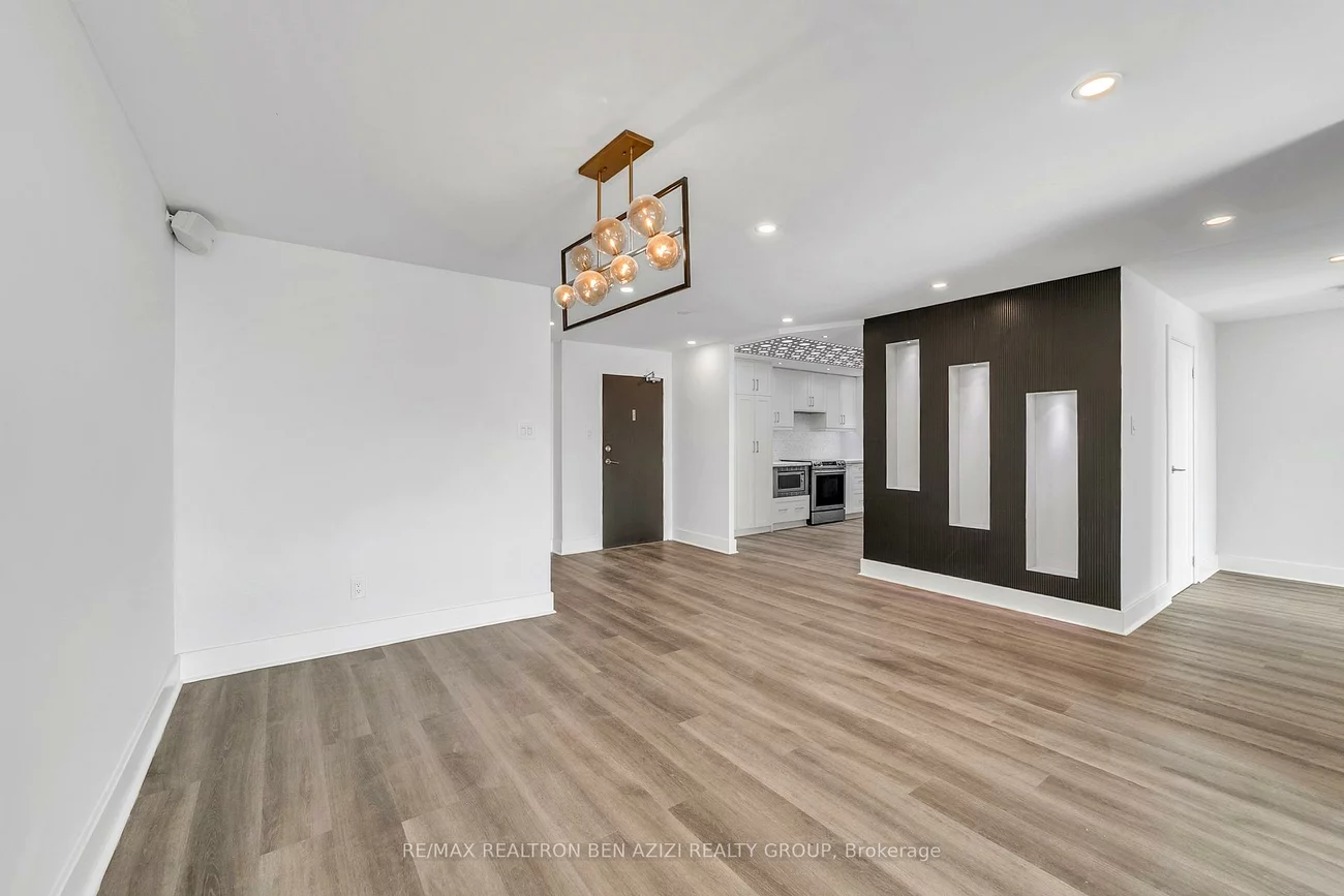 33, Elmhurst, Lansing-Westgate, Toronto