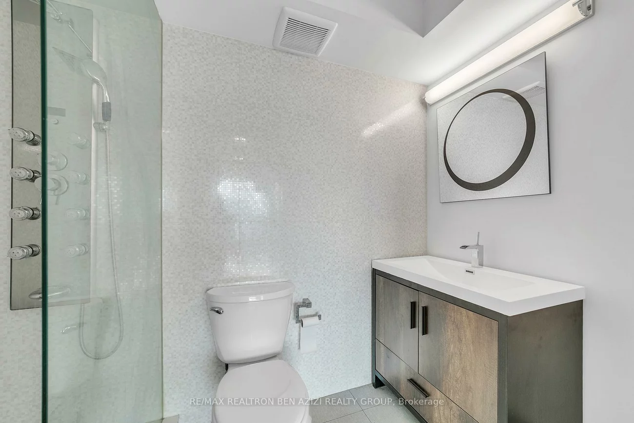 33, Elmhurst, Lansing-Westgate, Toronto